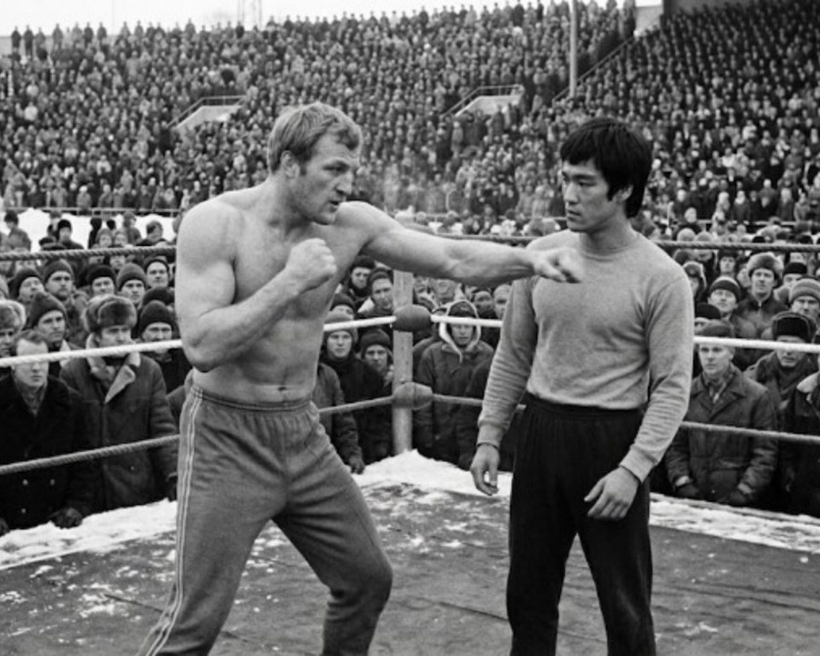 Der ungeschlagene Wikinger forderte Bruce Lee bei -9 °C heraus – 48.000 Zuschauer waren sprachlos!  DD