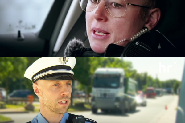 Polizeikontrolle auf der Autobahn  T