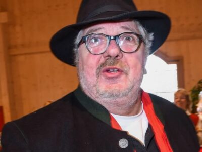 Michael Schanze verzweifelt bei Wohnungssuche: „Alles zerschlagen“ T